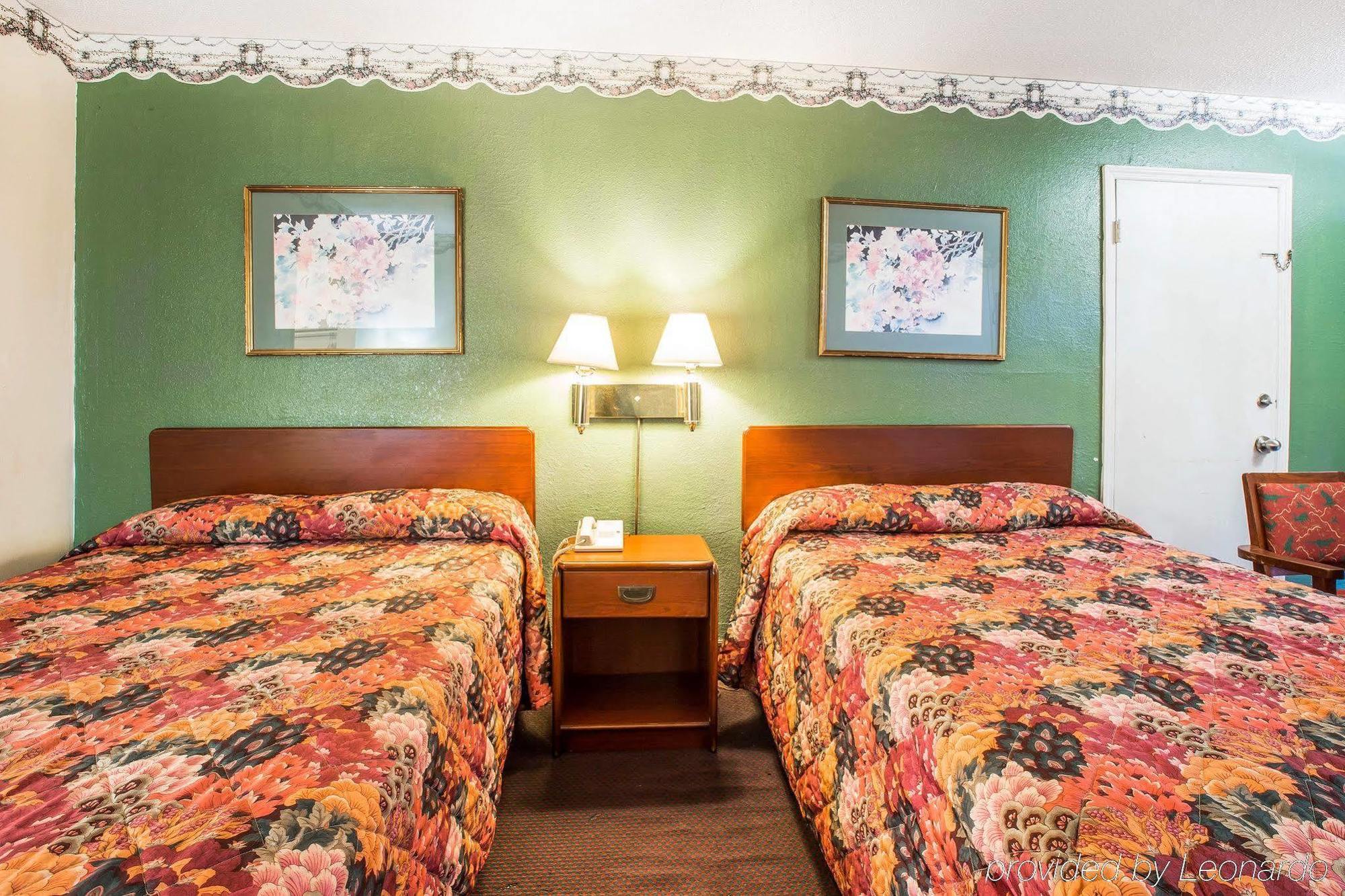 Relax Inn Milledgeville Exterior photo