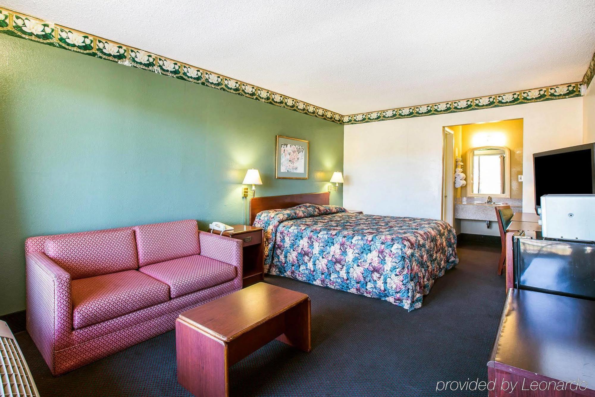 Relax Inn Milledgeville Exterior photo