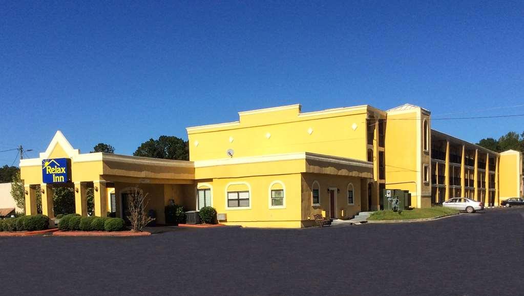 Relax Inn Milledgeville Exterior photo