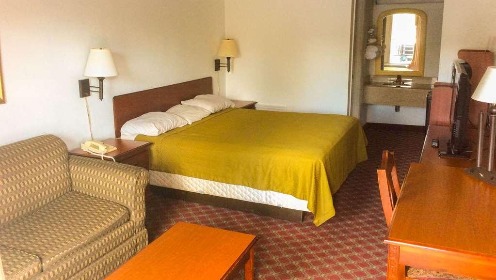 Relax Inn Milledgeville Room photo